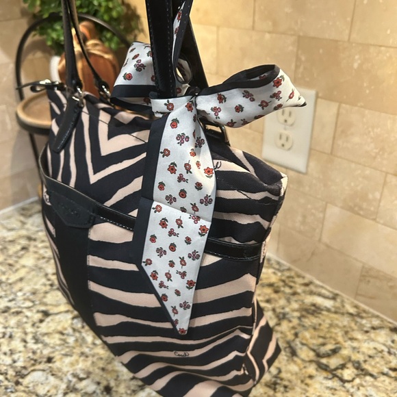 Coach Zebra Print Devin Tote /Shoulder Bag. F23283 - Picture 4 of 8